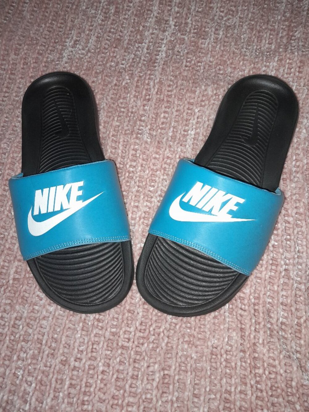 NIKE Slides Turquoise and Black 11" Excellent Condition Size 11-12 - Picture 2 of 6